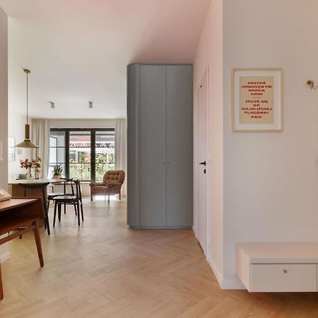 Solidarnosc Three Bedrooms & Garden Apartment 그단스크 외부 사진